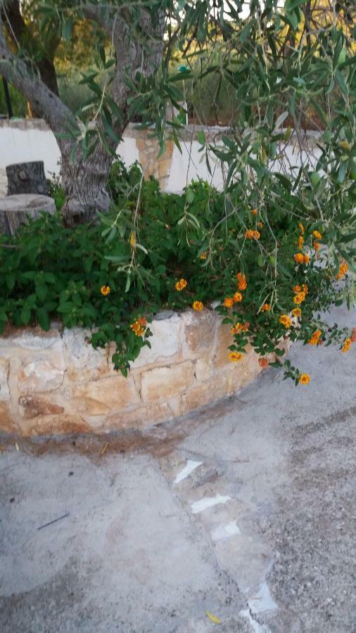 I trulli del piemontese Villa Ostuni Esterno foto