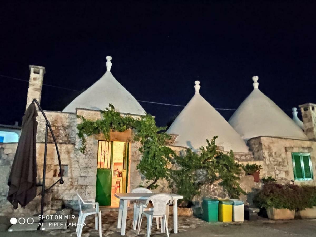 I trulli del piemontese Villa Ostuni Esterno foto